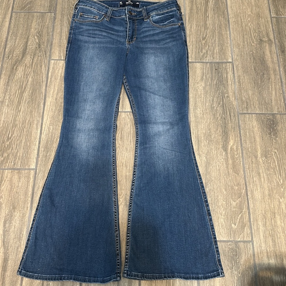 Hollister Women’s Low Rise Flare Blue Jeans, size 28S. NWT - Picture 6 of 7